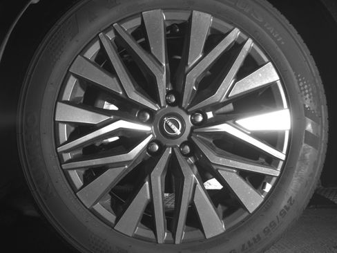 Used 2025 Nissan Altima 2.5 SV FWD image 12