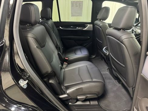 Used 2025 Cadillac XT6 Premium Luxury image 27