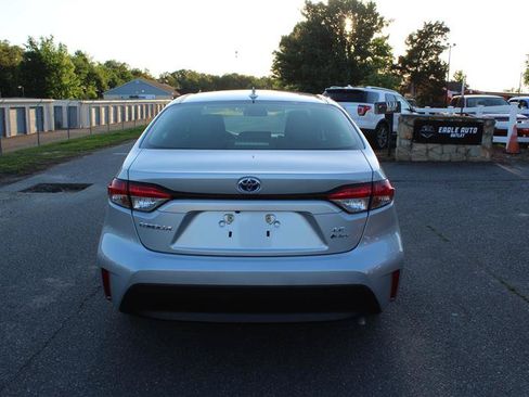 Used 2025 Toyota Corolla LE FWD image 6