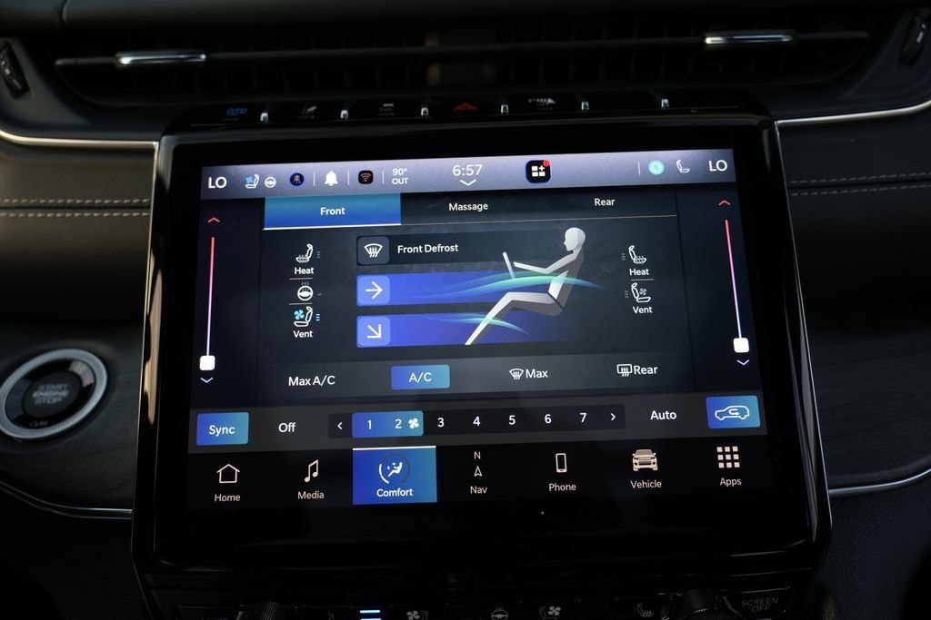 Used 2023 Jeep Grand Cherokee Overland w/ Advanced Protech Group III AWD/4WD image 60