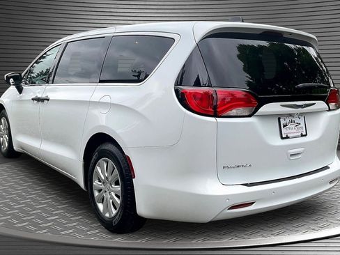 Used 2019 Chrysler Pacifica L FWD image 4