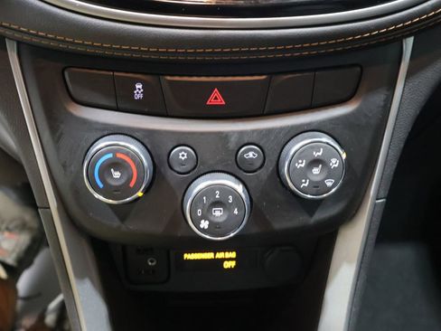 Used 2021 Chevrolet Trax LT w/ Redline Edition AWD/4WD image 28