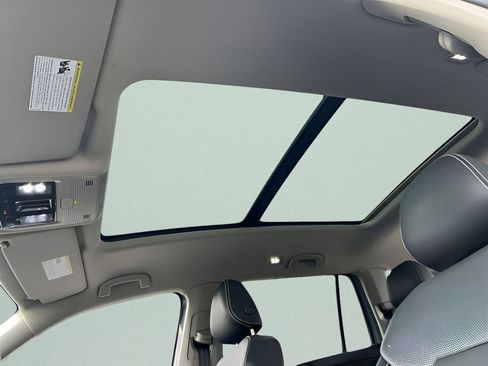 Used 2025 Volkswagen Atlas SEL image 22