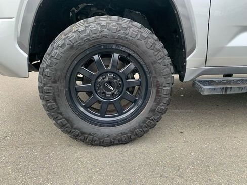 Used 2022 Toyota Tundra Limited image 10