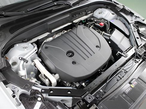 Certified 2025 Volvo XC60 B5 Ultra w/ Climate Package image 27