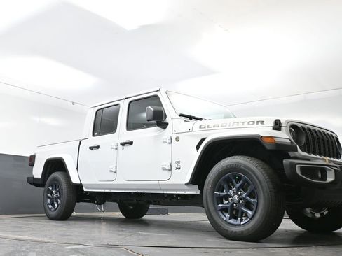 New 2026 Jeep Gladiator Sport AWD/4WD image 42
