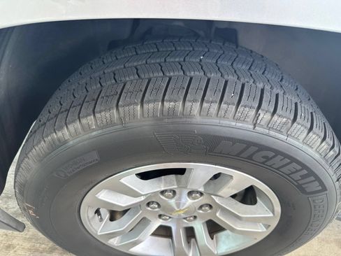 Used 2019 Chevrolet Tahoe LT RWD image 3
