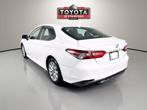 Used 2020 Toyota Camry LE FWD image 5