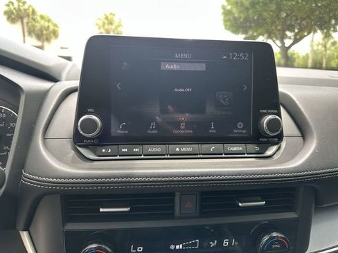 Used 2024 Nissan Rogue SV FWD image 25