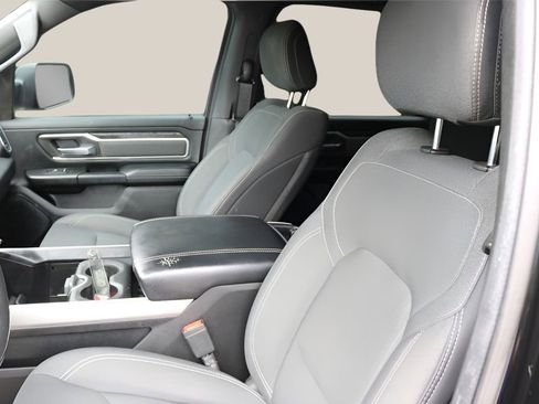 Used 2019 RAM 1500 Big Horn AWD/4WD image 11