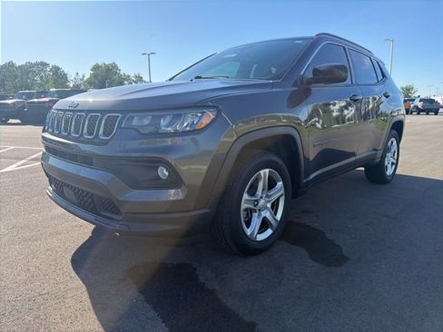 Used 2023 Jeep Compass Latitude AWD/4WD image 2