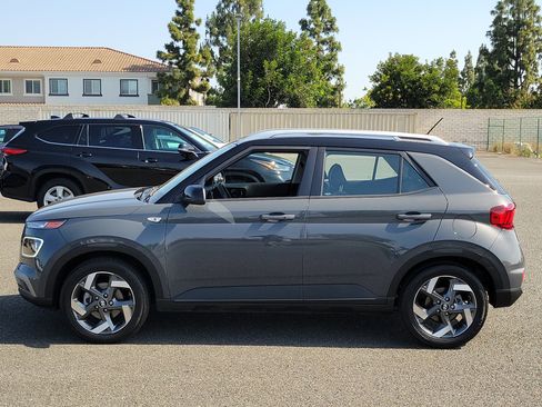 Certified 2025 Hyundai Venue Limited FWD image 3