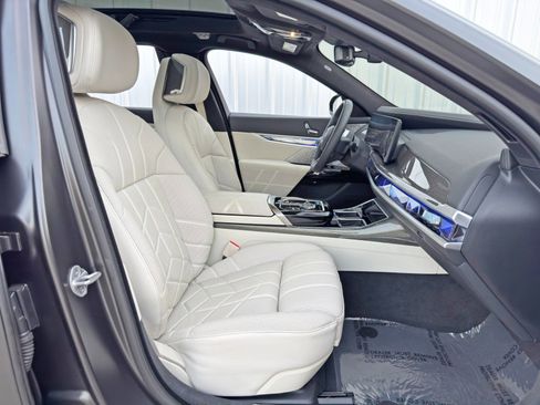 Used 2023 BMW i7 xDrive60 image 15