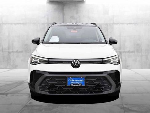 Certified 2025 Volkswagen Taos SE image 4