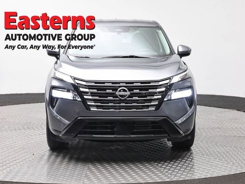 Used 2024 Nissan Rogue SV AWD/4WD image 2