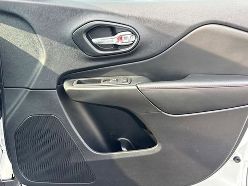 Used 2022 Jeep Cherokee Trailhawk w/ Comfort/Convenience Group image 18