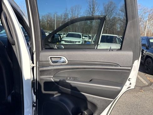 Certified 2022 Jeep Grand Cherokee Limited image 32