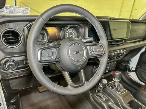 Used 2025 Jeep Wrangler Rubicon AWD/4WD image 26