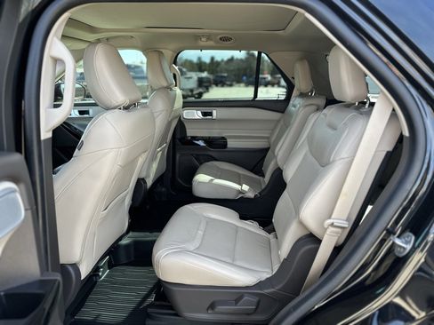 Used 2021 Ford Explorer Platinum w/ Equipment Group 601A image 32