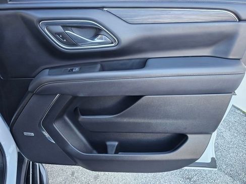 Used 2023 GMC Yukon XL SLT w/ SLT Luxury Package image 24