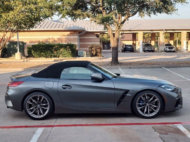 Used 2021 BMW Z4 M40i RWD image 2