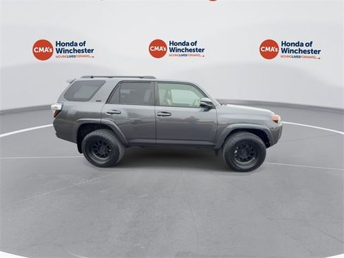 Used 2018 Toyota 4Runner SR5 Premium image 11