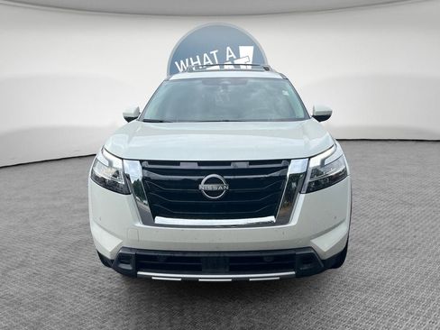 Used 2024 Nissan Pathfinder SL w/ SL Premium Package FWD image 9