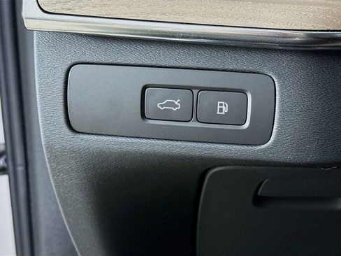 New 2026 Volvo XC90 T8 Plus w/ Protection Package Premier AWD/4WD image 10