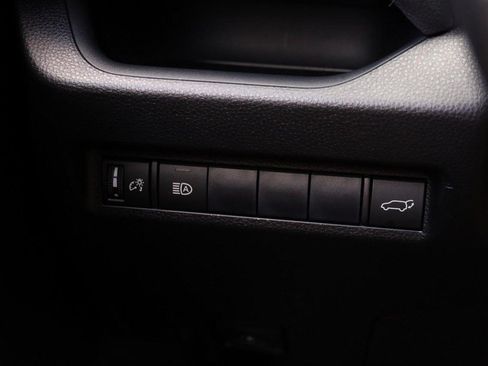 Used 2020 Toyota RAV4 XLE Premium FWD image 21