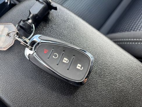 Used 2025 Chevrolet Trax LT FWD image 20