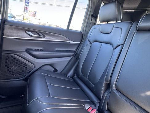 New 2025 Jeep Grand Cherokee Limited w/ Black Appearance Package image 16