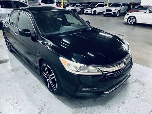Used 2017 Honda Accord Sport image 11