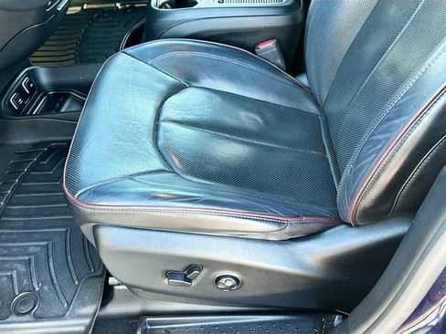 Used 2020 Chrysler Pacifica Limited image 20