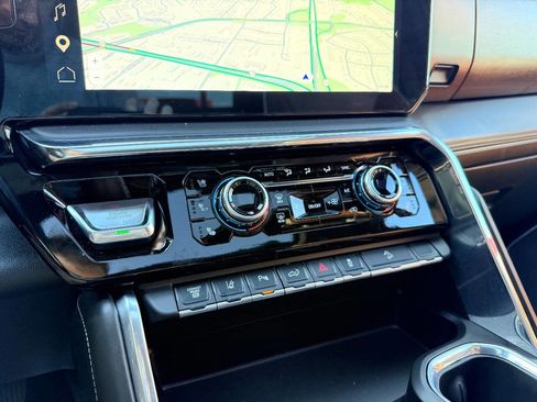 Used 2024 GMC Sierra 3500 Denali Ultimate image 34