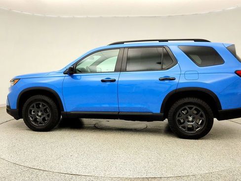 Used 2025 Honda Pilot TrailSport image 8