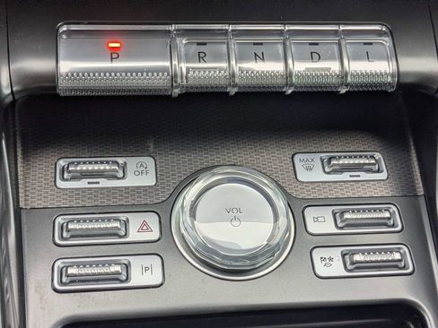 Used 2025 Lincoln Nautilus Premier AWD/4WD image 24