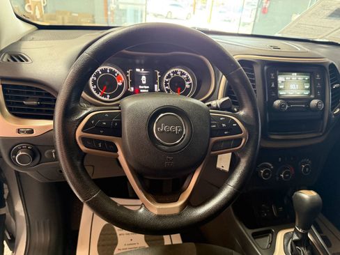 Used 2017 Jeep Cherokee Sport image 15