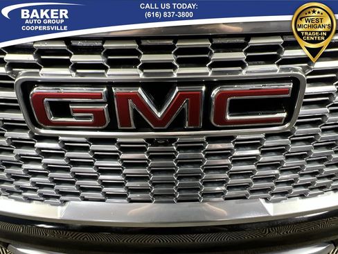 Used 2021 GMC Yukon Denali w/ Denali Premium Package image 32