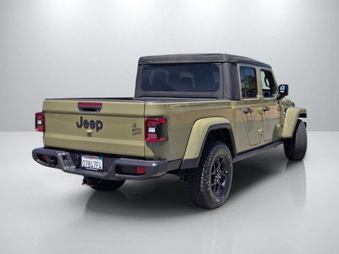Used 2025 Jeep Gladiator Sport AWD/4WD image 4