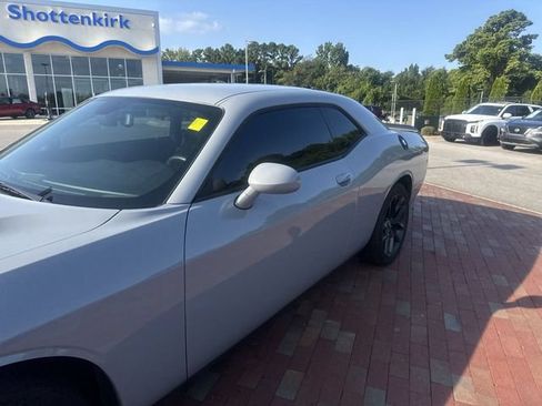 Used 2022 Dodge Challenger SXT w/ Driver Convenience Group RWD image 5