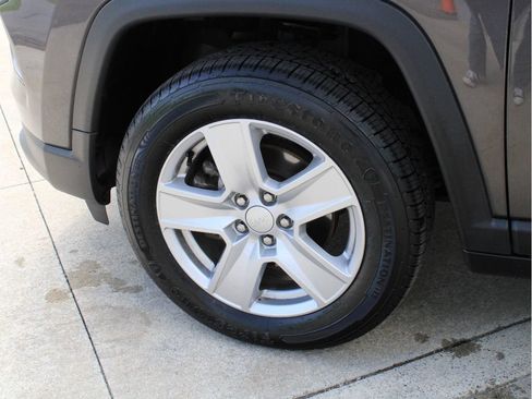 Certified 2022 Jeep Compass Latitude w/ Convenience Group AWD/4WD image 36