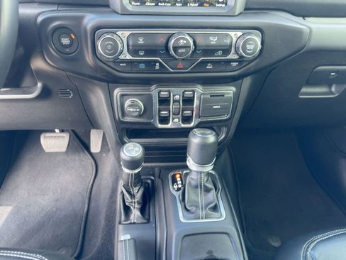 Certified 2022 Jeep Wrangler Unlimited Sahara image 17