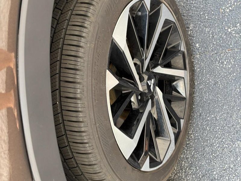 Used 2022 Mitsubishi Outlander SEL AWD/4WD image 9