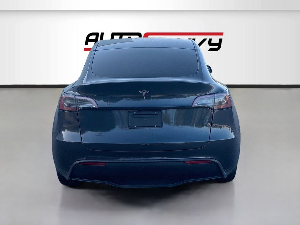 Used 2025 Tesla Model Y Long Range RWD image 6
