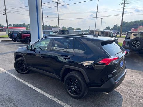 Used 2019 Toyota RAV4 LE w/ All Weather Liner Package AWD/4WD image 13