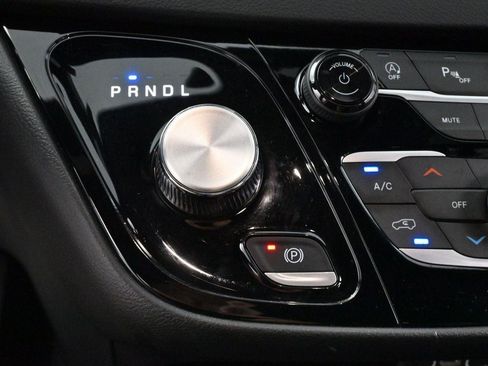 Used 2025 Chrysler Pacifica Select FWD image 52