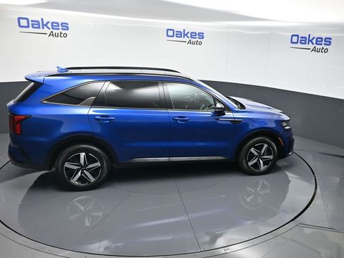 Certified 2022 Kia Sorento EX w/ Panoramic Sunroof Package image 57