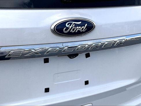Used 2011 Ford Explorer XLT w/ 202A Rapid Spec Order Code FWD image 32