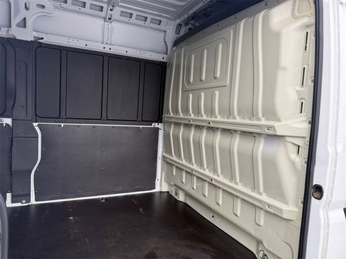 Used 2017 RAM ProMaster 2500 w/ Interior Convenience Group image 16