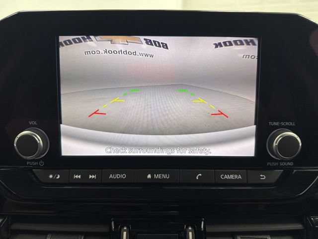 Used 2025 Nissan Pathfinder SV FWD image 16